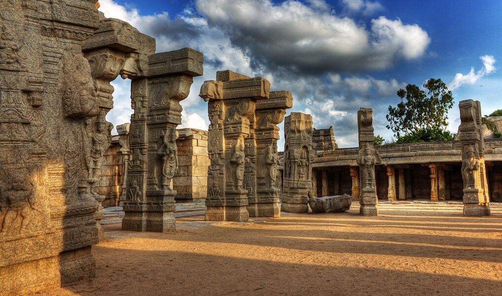 Hanging Pillar Lepakshi